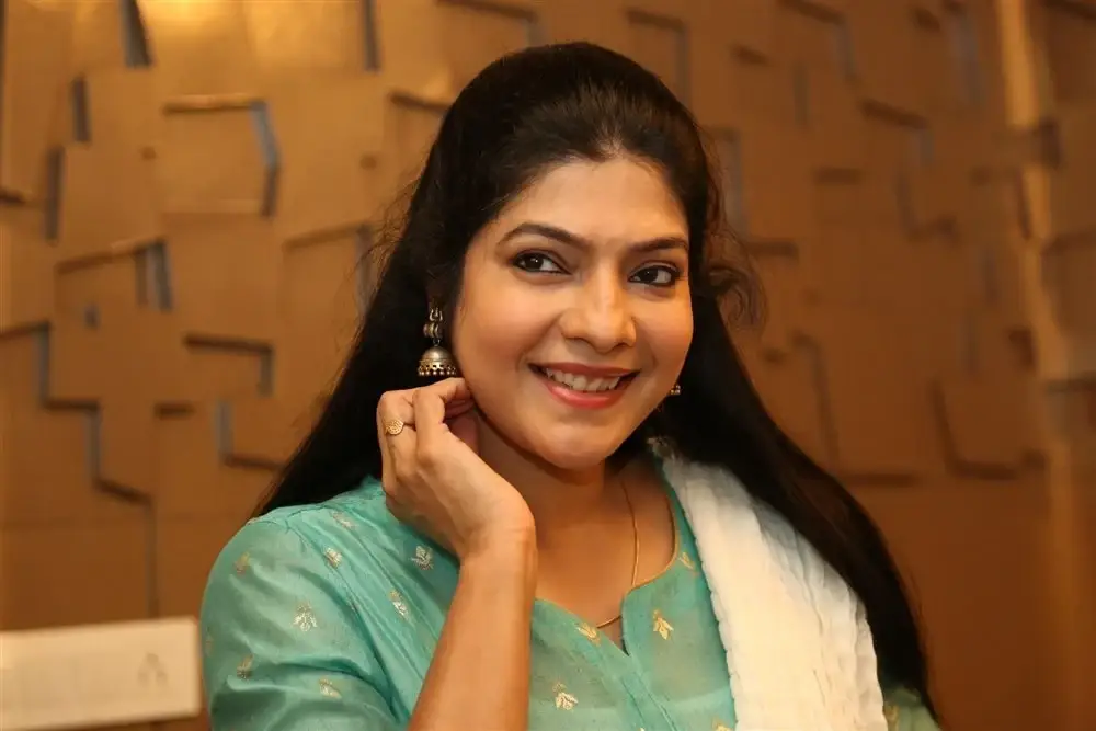 Indian Actress Vasuki at Anni Manchi Sakunamule Movie Interview